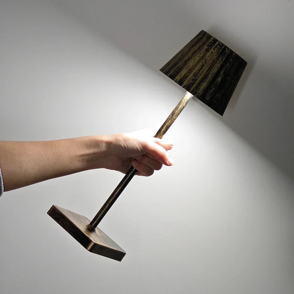 Geribbelde LED tafellamp – draadloos ontwerp voor binnen en buiten