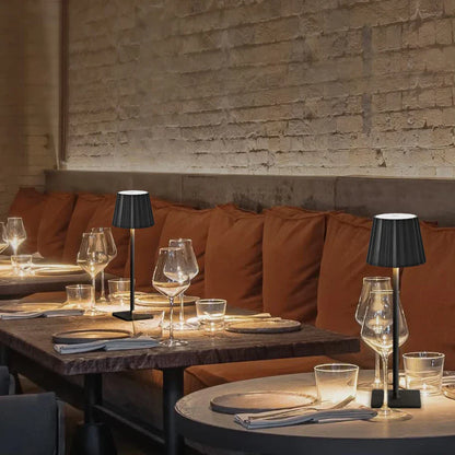 Geribbelde LED tafellamp – draadloos ontwerp voor binnen en buiten