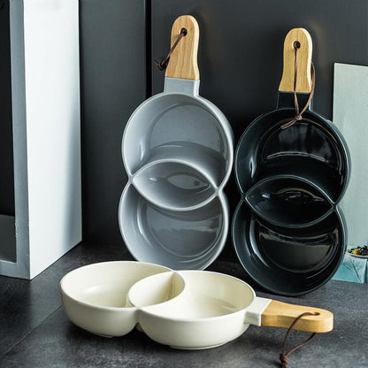 Keramische serveerplate met houten handvat – stijlvol voor borrels en diners